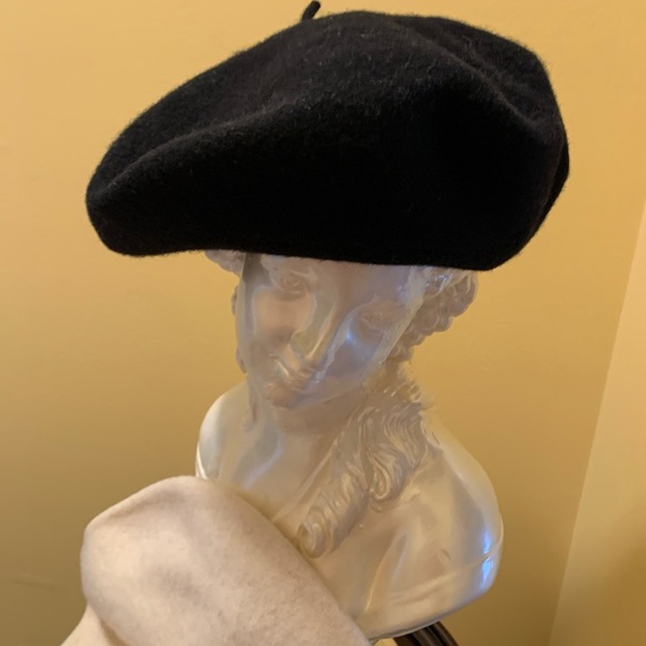 Black and Cream Beret - Picture 4 of 6
